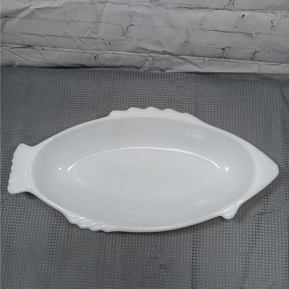 Vintage Glasbake 18" Fish Shaped Milk Glass‎ Baking Dish Made in USA - Picture 1 of 9